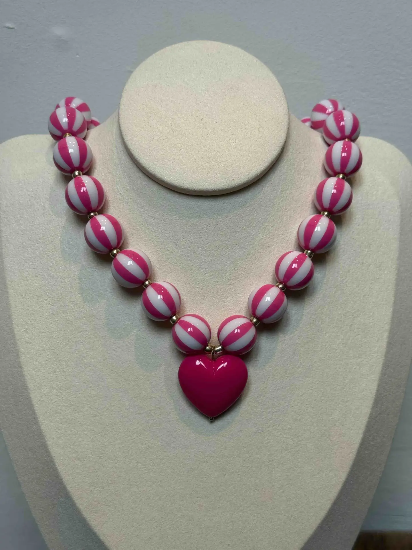 Collier élastique en perles acryliques 1