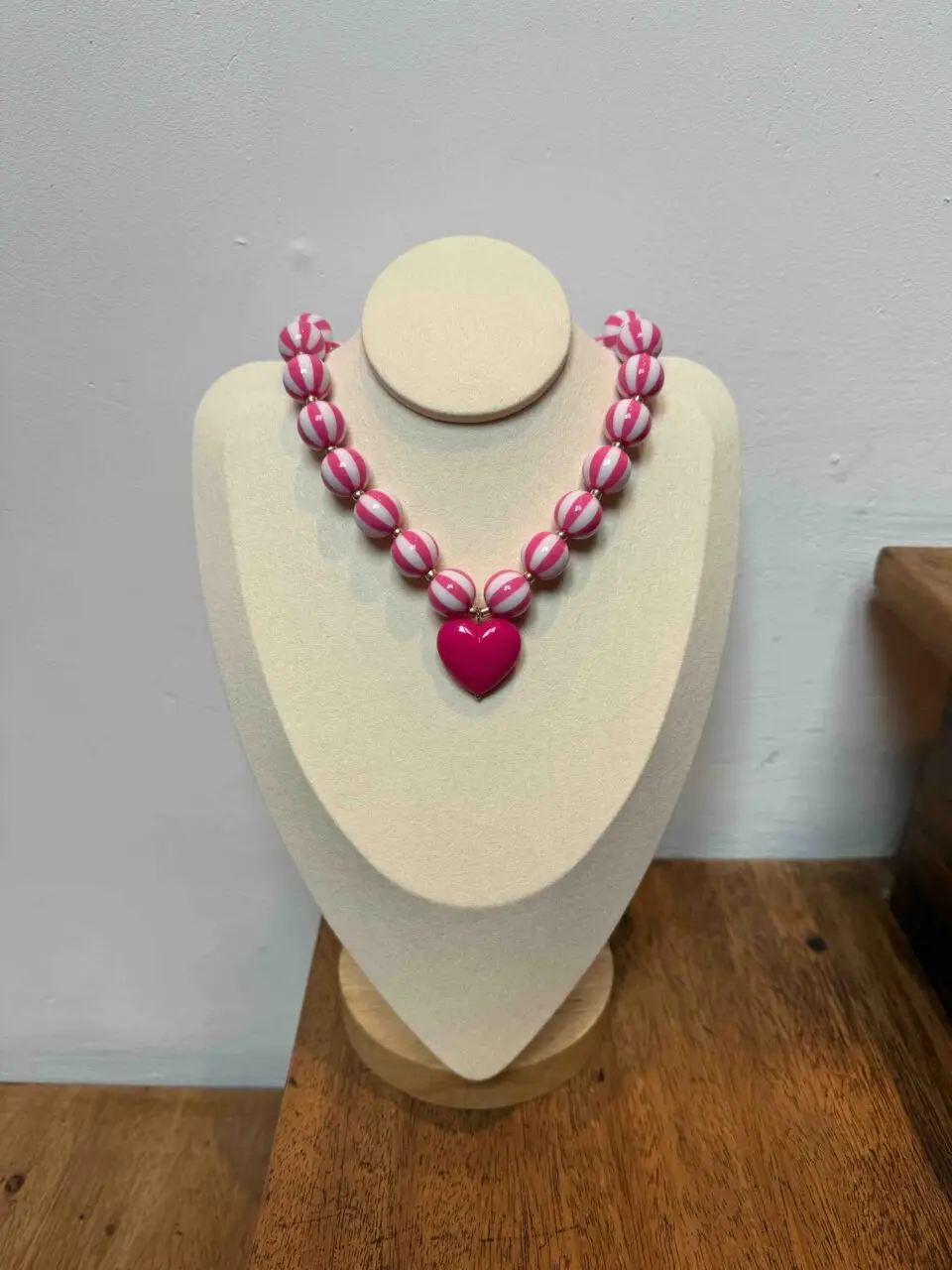 Collier élastique en perles acryliques