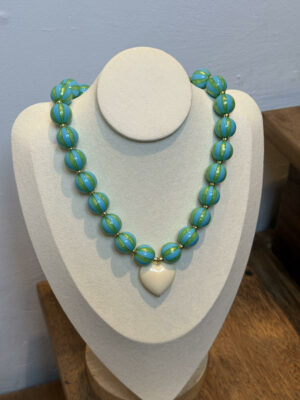 Collier grosses perles résine et dore bleu vert 2