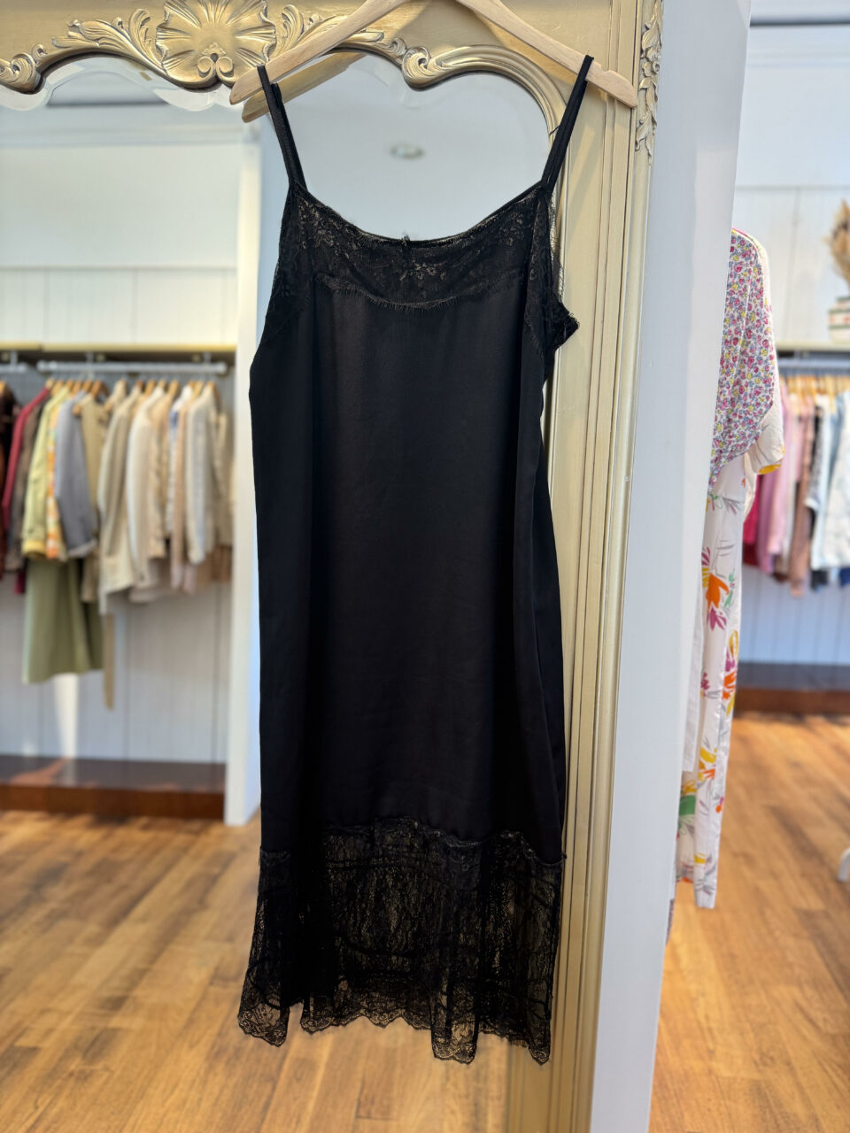Robe noire à dentelle