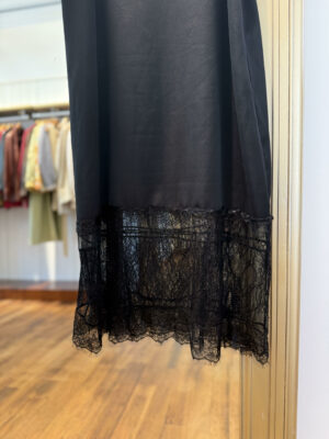 Robe noire à dentelle 4